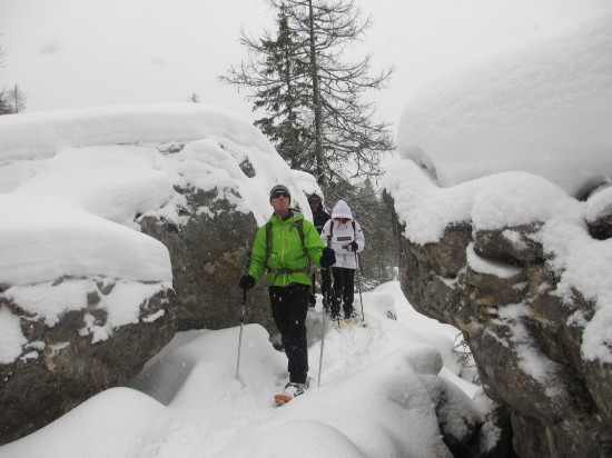 schneeschuhwandern-labyrinthsteig-karersee