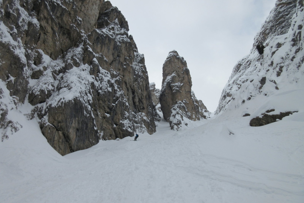 Skitouren Dolomiten Rinnen und schroffen Felswänden